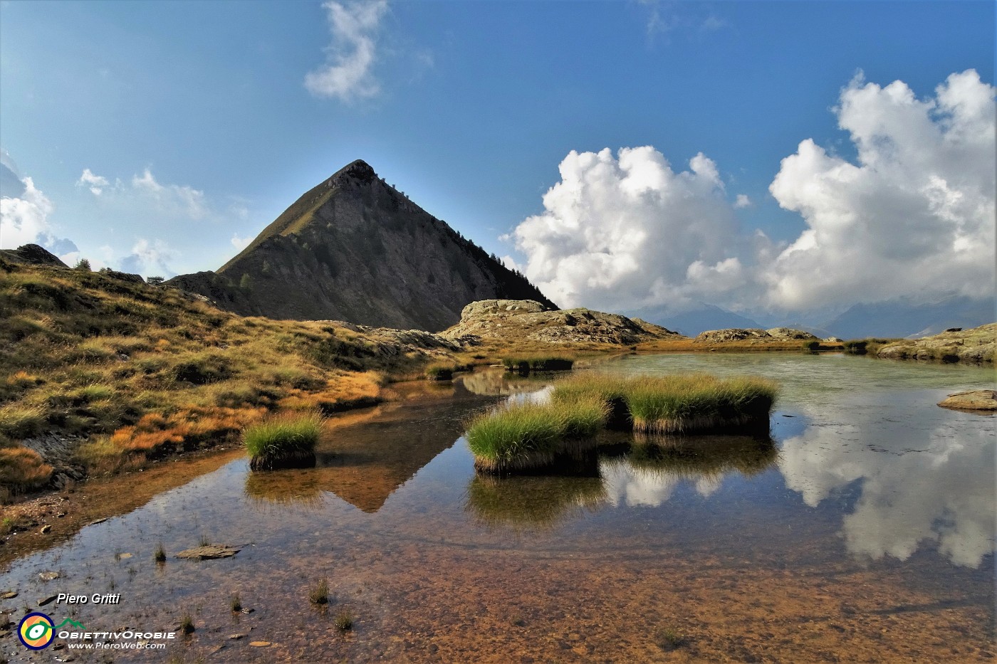 87 Laghetto al Passo di Val Vegia (2164 m) con Pizzo dell'orto (2276 m).JPG